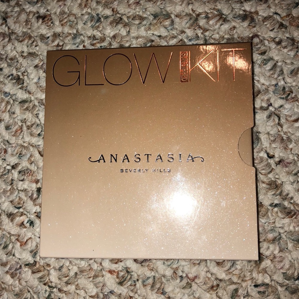 Anastasia glow kit  highlight